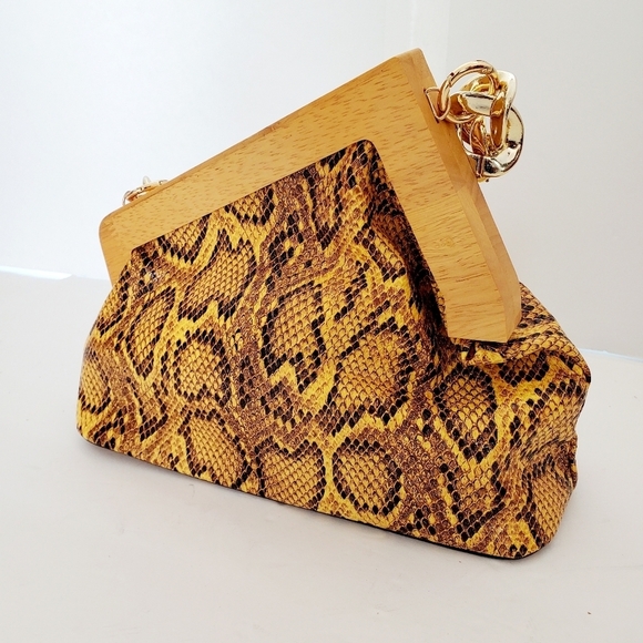 Stylish Women's Snakeskin Print Wooden Handle Clutch Crossbody - Picture 8 of 12